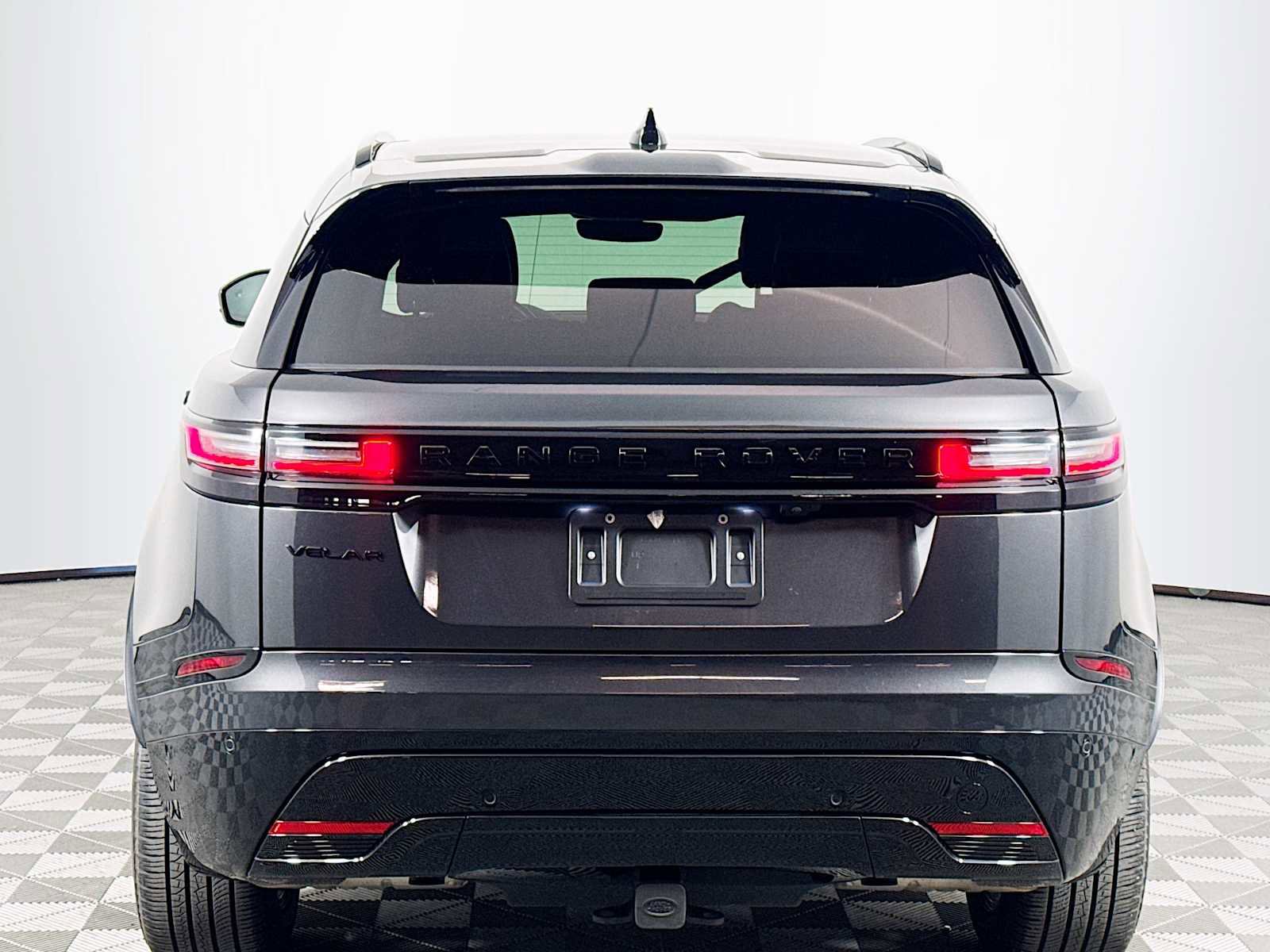 Used 2025 Land Rover Range Rover Velar Dynamic SE image 6