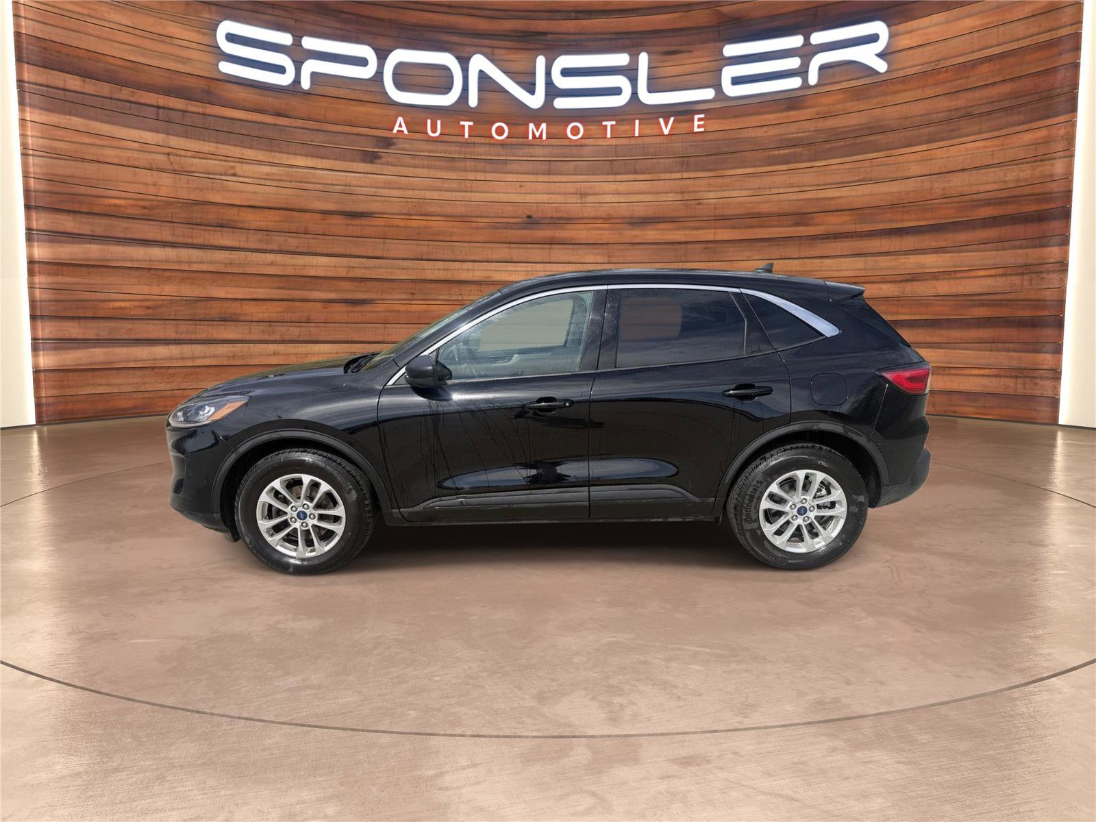 Used 2022 Ford Escape SE image 2