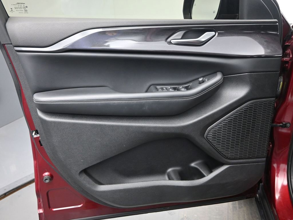 Used 2023 Jeep Grand Cherokee Altitude image 12