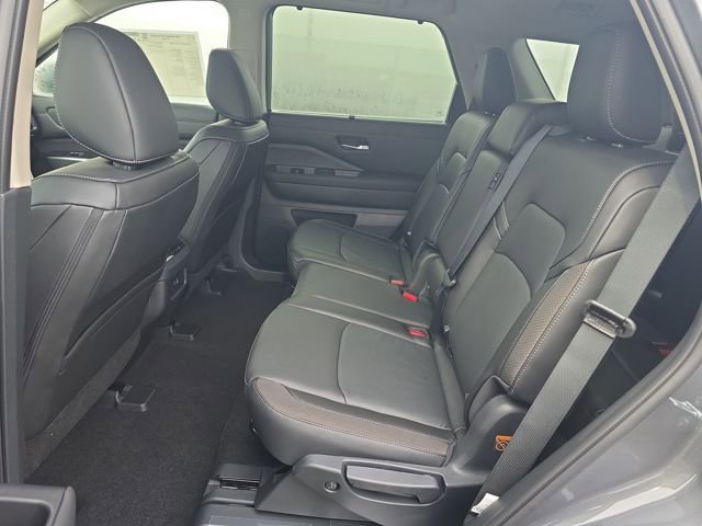 New 2025 Nissan Pathfinder SL image 14