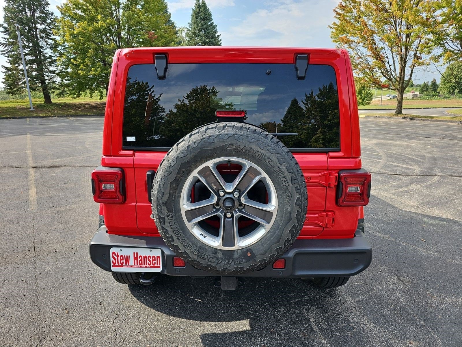 Used 2018 Jeep Wrangler Unlimited Sahara AWD/4WD image 5