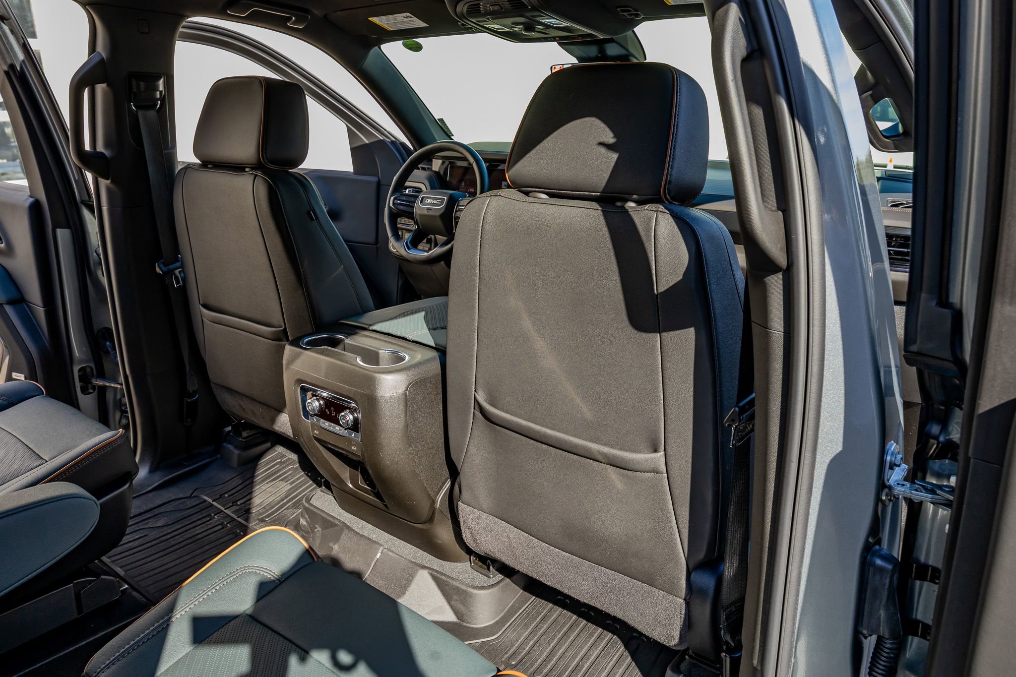 Used 2025 GMC Yukon AT4 w/ Premium Trailering Package AWD/4WD image 29
