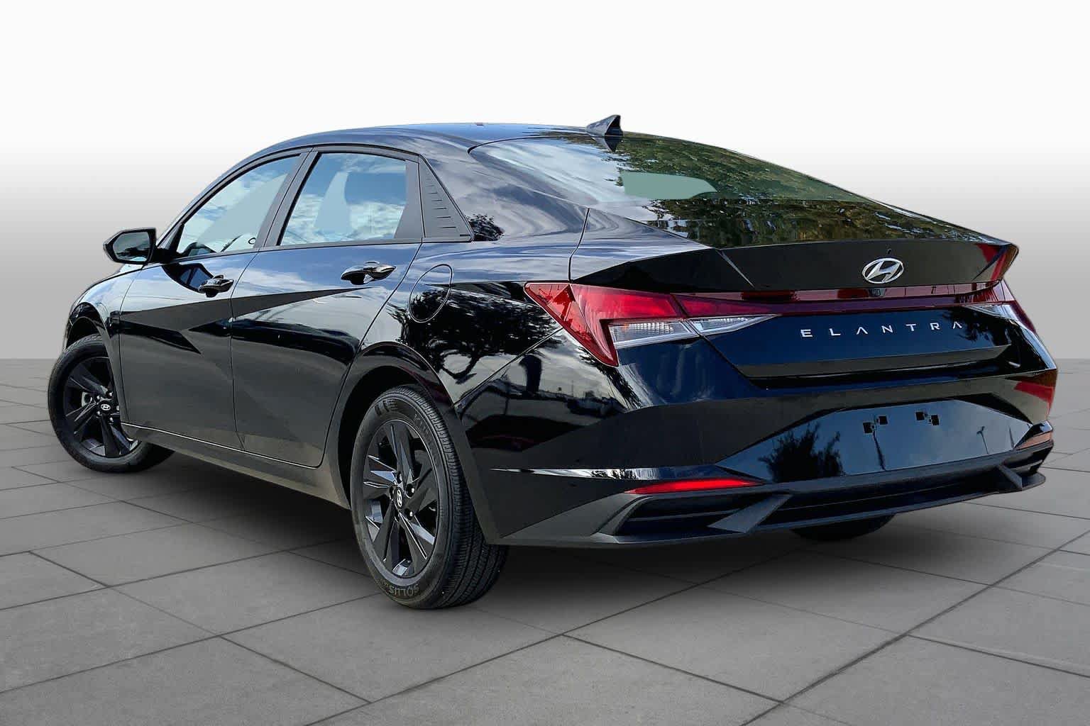 Certified 2023 Hyundai Elantra SEL FWD image 11