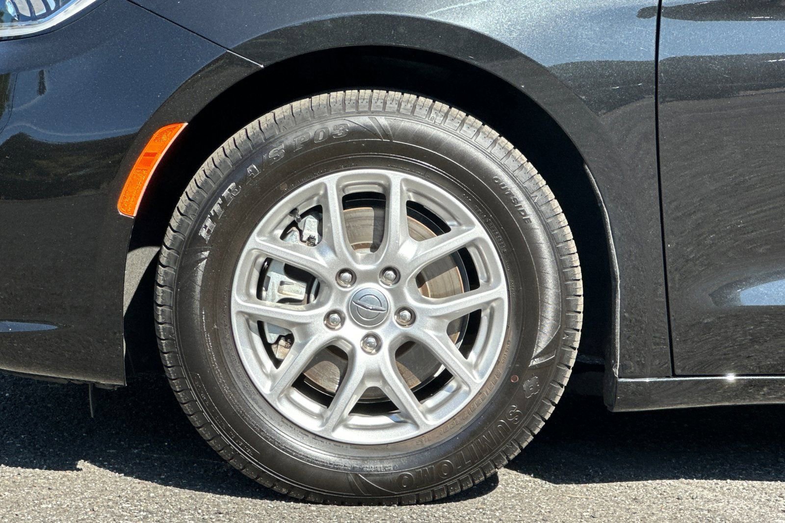 Used 2023 Chrysler Pacifica Touring-L image 25