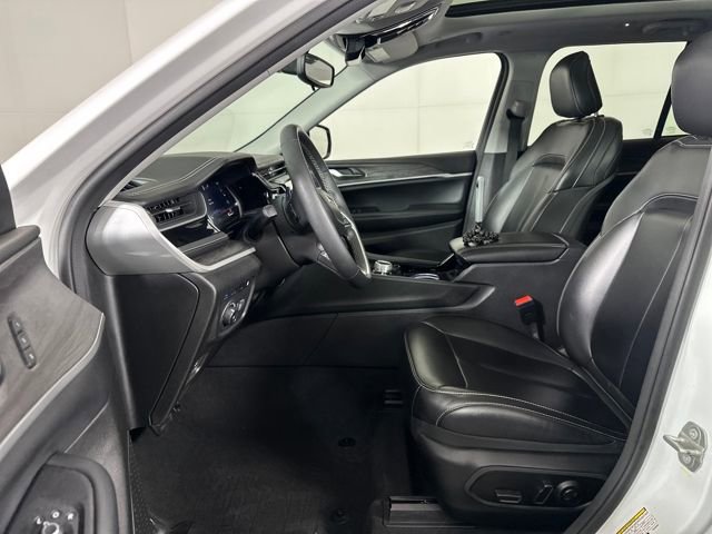 Used 2023 Jeep Grand Cherokee 4WD 4xe image 11