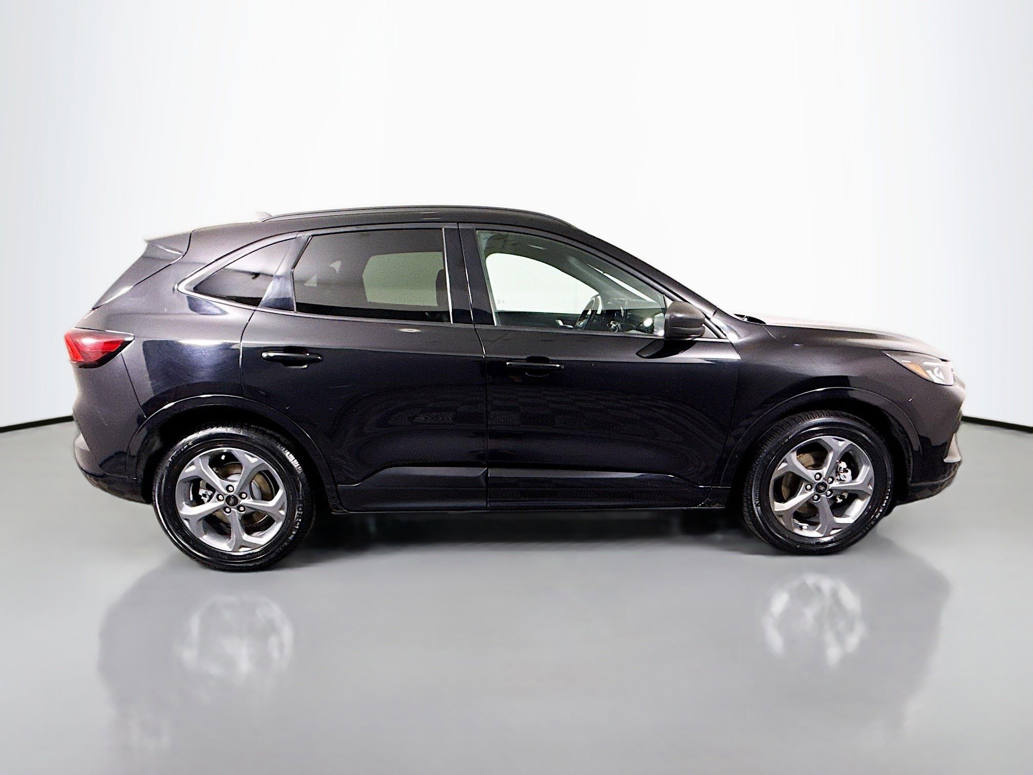 Used 2023 Ford Escape ST-Line image 11