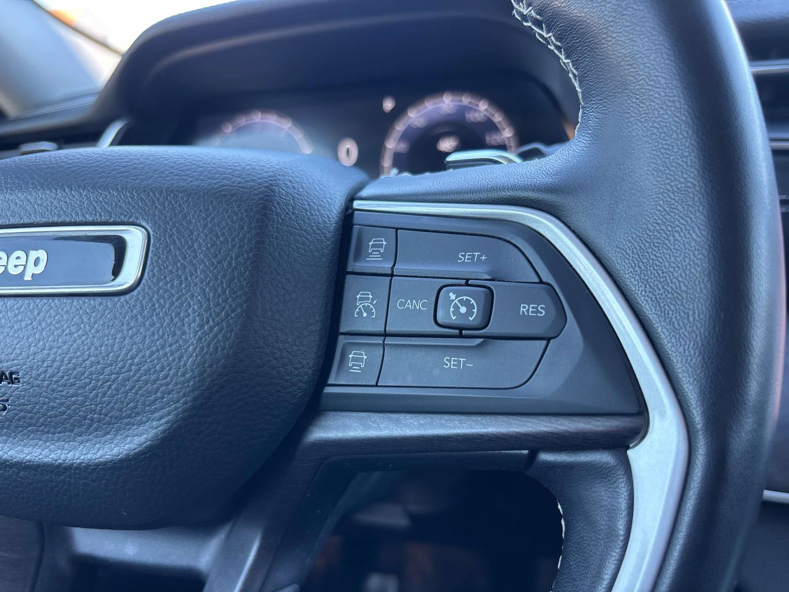 Certified 2022 Jeep Grand Cherokee L Limited AWD/4WD image 22