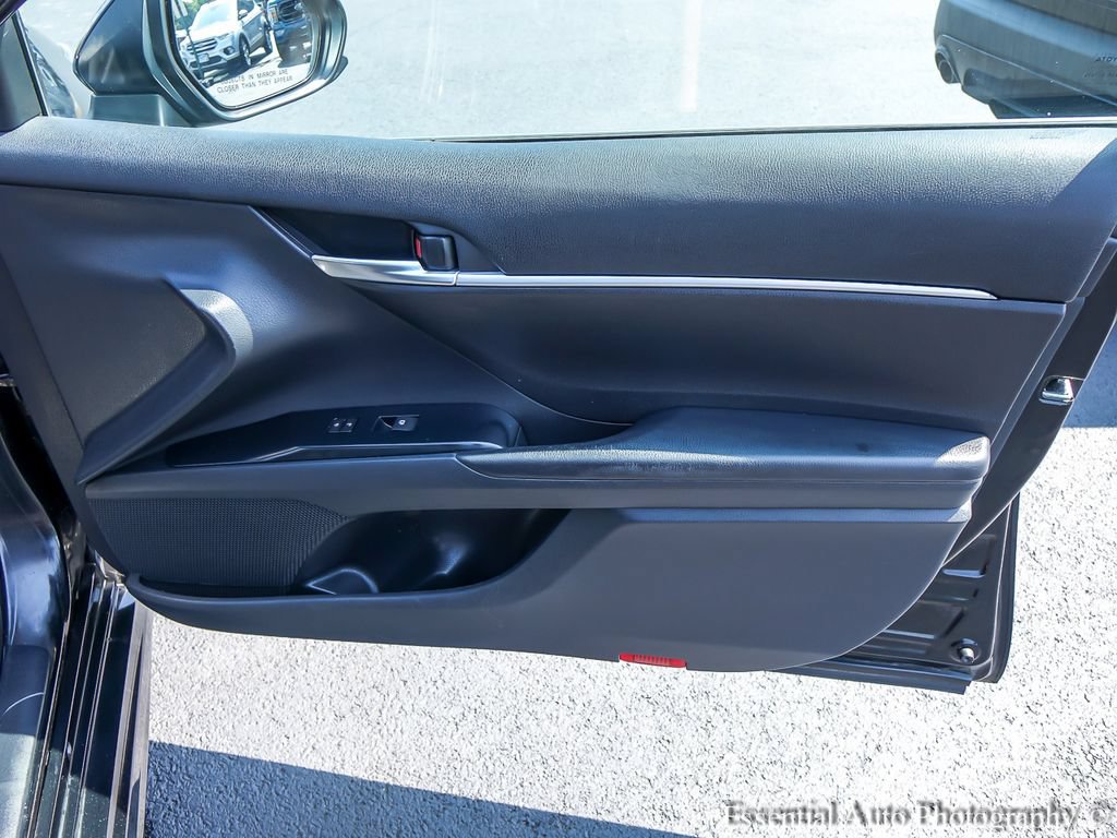 Used 2020 Toyota Camry SE FWD image 21