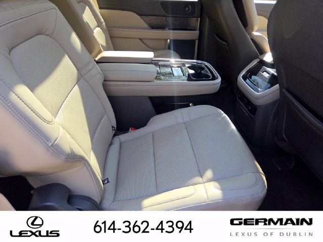 Used 2022 Lincoln Navigator Reserve AWD/4WD image 32