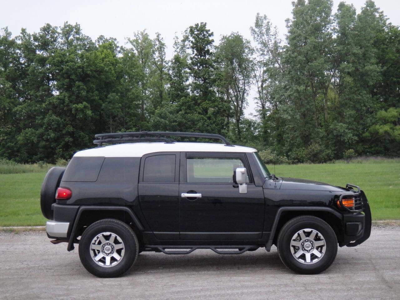 Used 2014 Toyota FJ Cruiser 2WD w/ Convenience Package image 12
