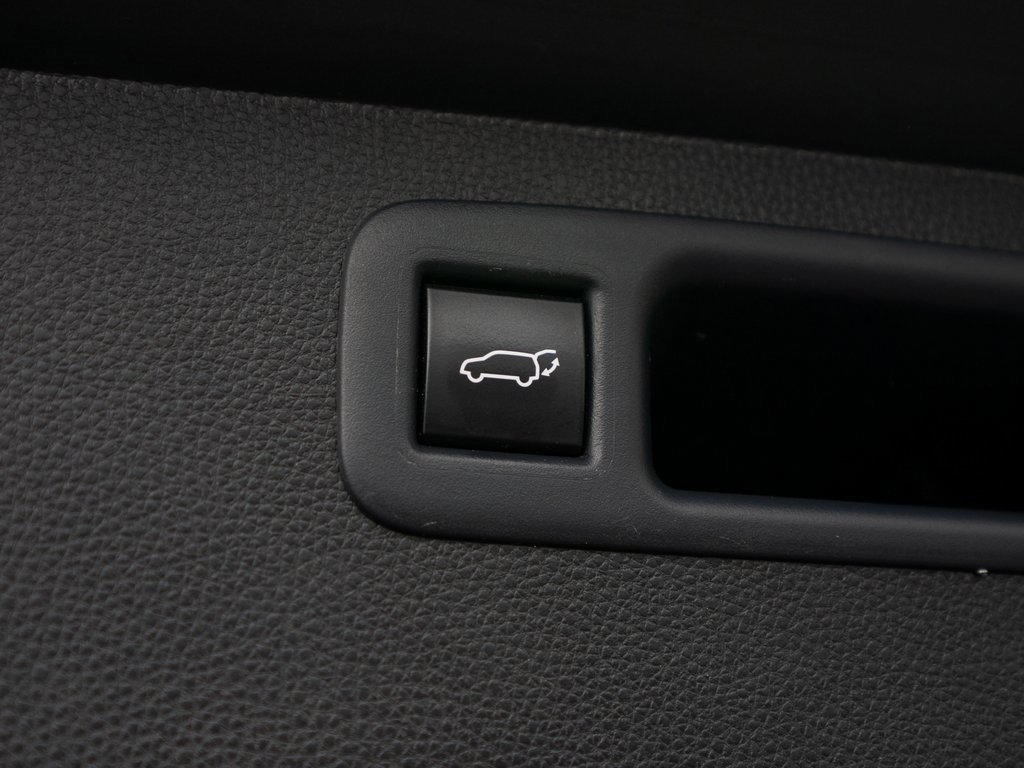 Used 2023 Toyota Highlander XLE image 38