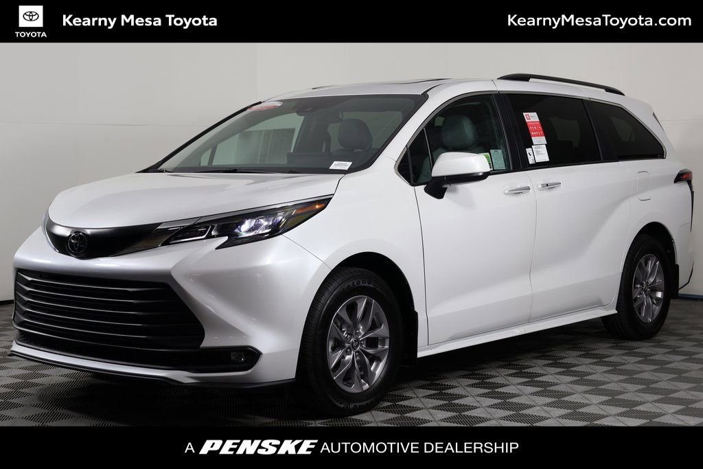 Used 2026 Toyota Sienna XLE FWD image 1
