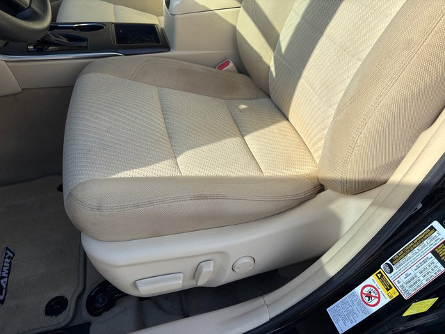 Used 2017 Toyota Camry LE FWD image 12