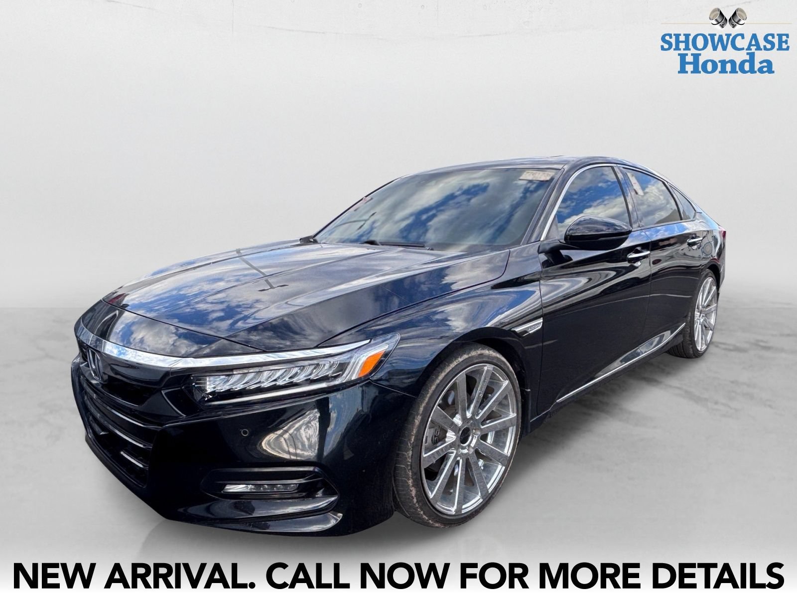 Used 2018 Honda Accord Touring image 2