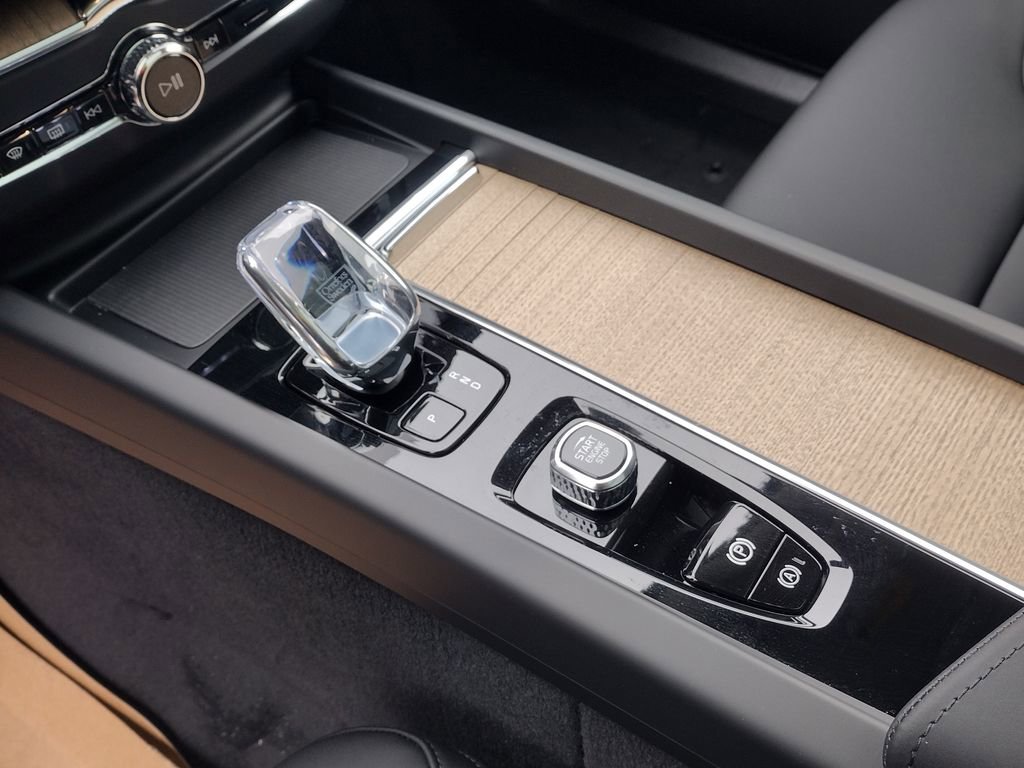 New 2026 Volvo XC60 B5 Plus w/ Climate Package image 16