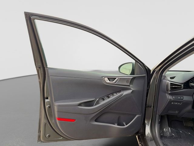 Used 2022 Hyundai Ioniq SE FWD image 17