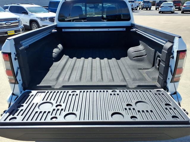 Used 2025 Nissan Frontier SV w/ SV Convenience Package RWD image 12