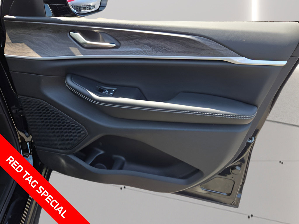New 2026 Jeep Grand Cherokee Altitude AWD/4WD image 8