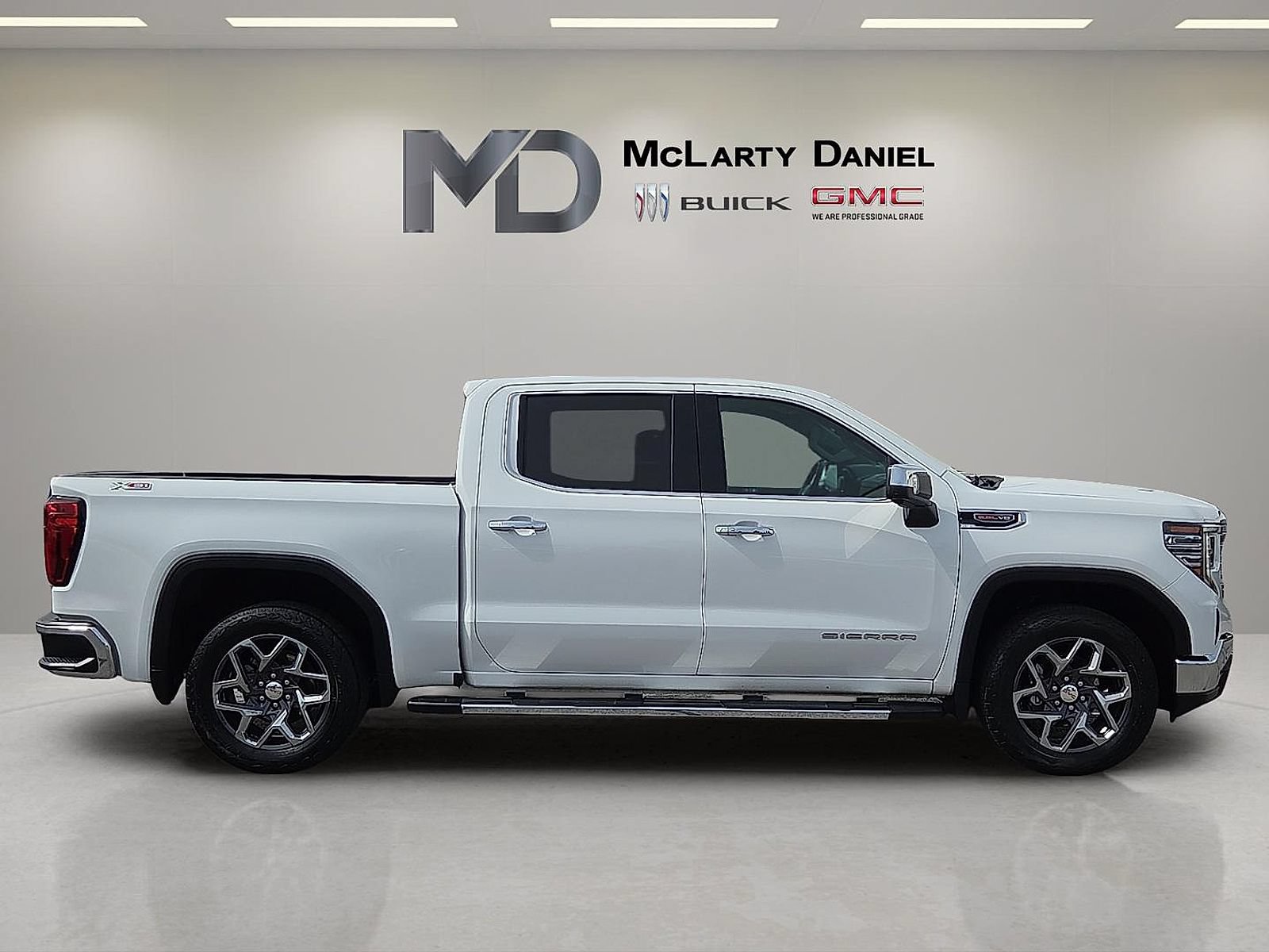 Certified 2024 GMC Sierra 1500 SLT w/ SLT Premium Plus Package AWD/4WD image 15