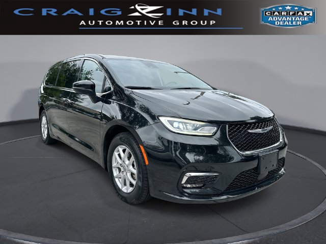 Used 2023 Chrysler Pacifica Touring-L FWD image 1