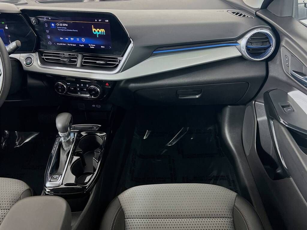 Certified 2025 Chevrolet Trax LT image 21