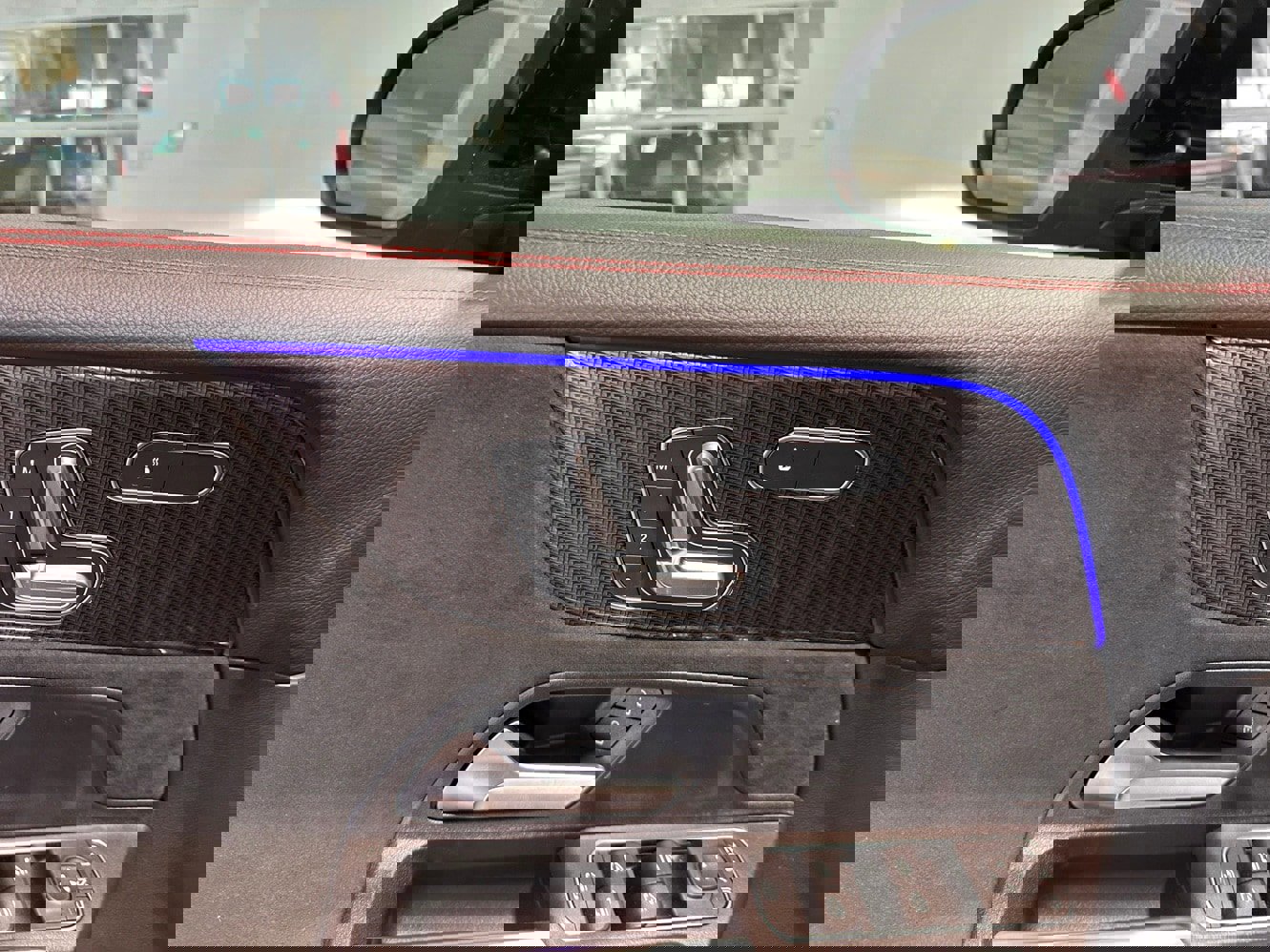 Used 2024 Mercedes-Benz GLB 250 4MATIC image 12