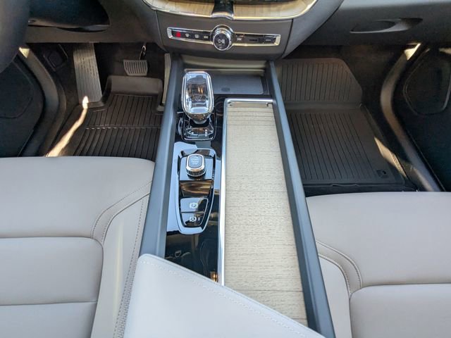 New 2026 Volvo XC60 B5 Plus w/ Protection Package Premier image 19