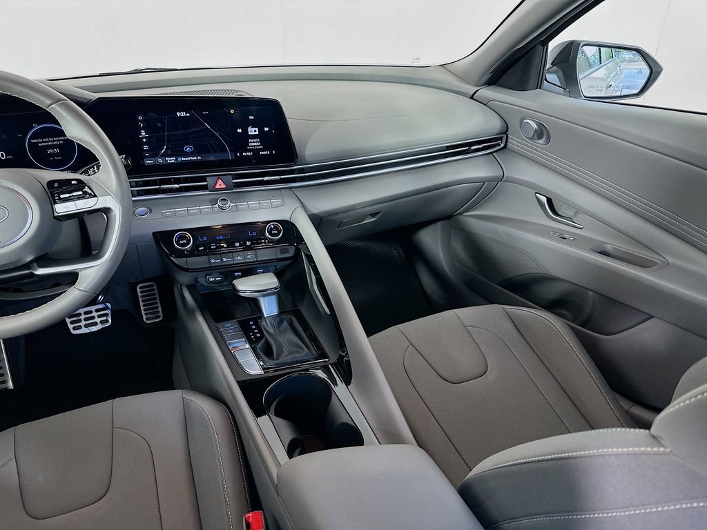Certified 2025 Hyundai Elantra SEL image 23