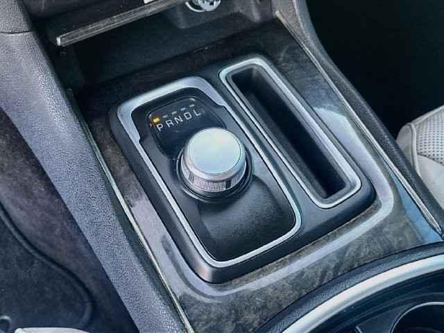 Used 2018 Chrysler 300 Limited RWD image 16