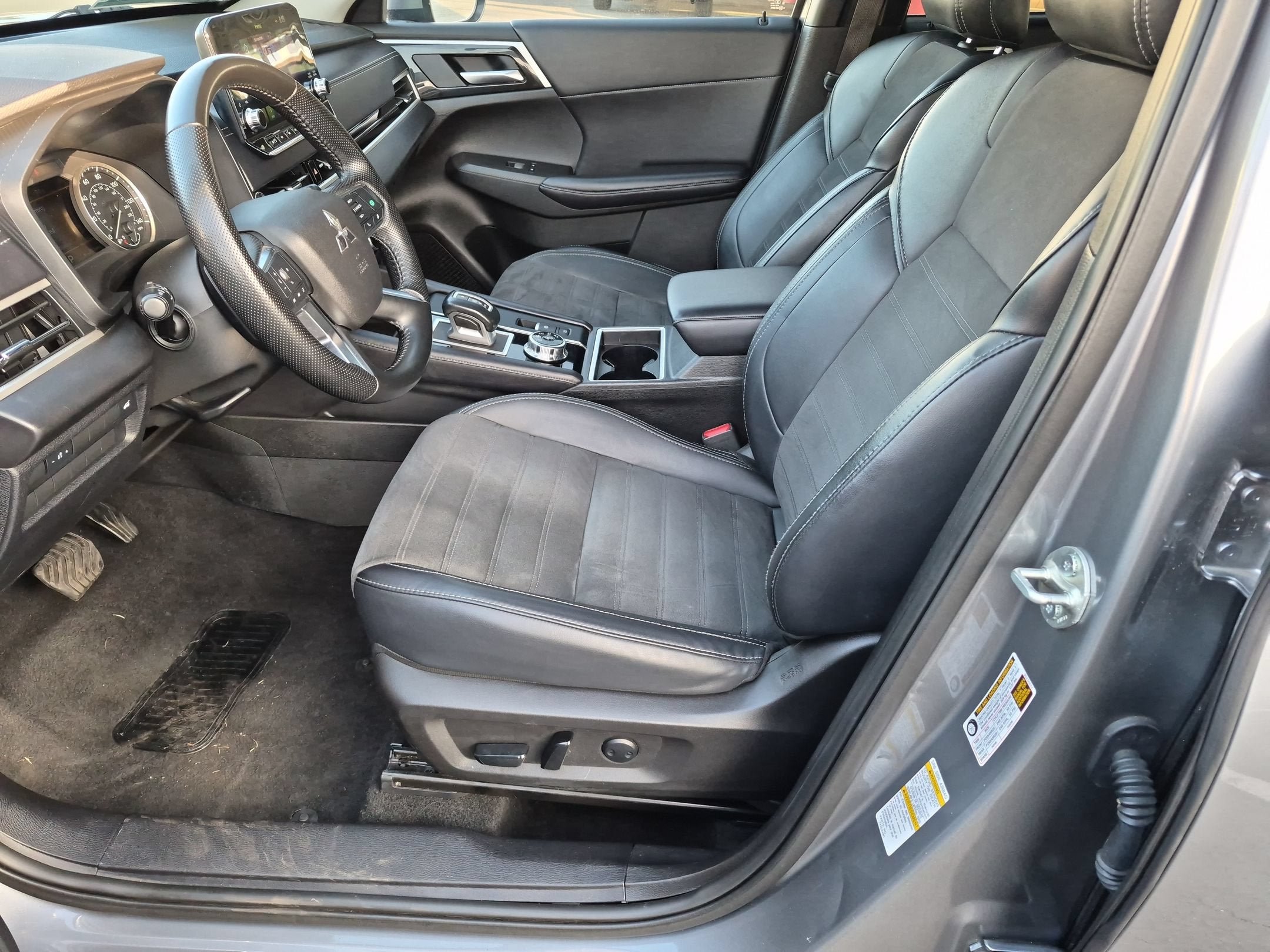 Used 2024 Mitsubishi Outlander SE FWD image 13