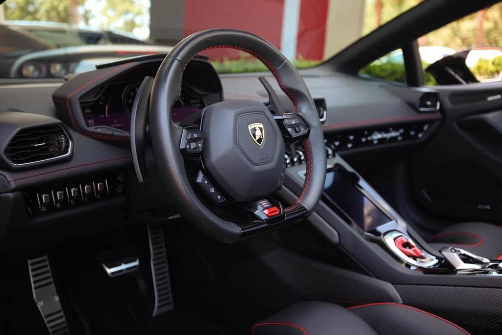 Used 2020 Lamborghini Huracan EVO RWD image 31