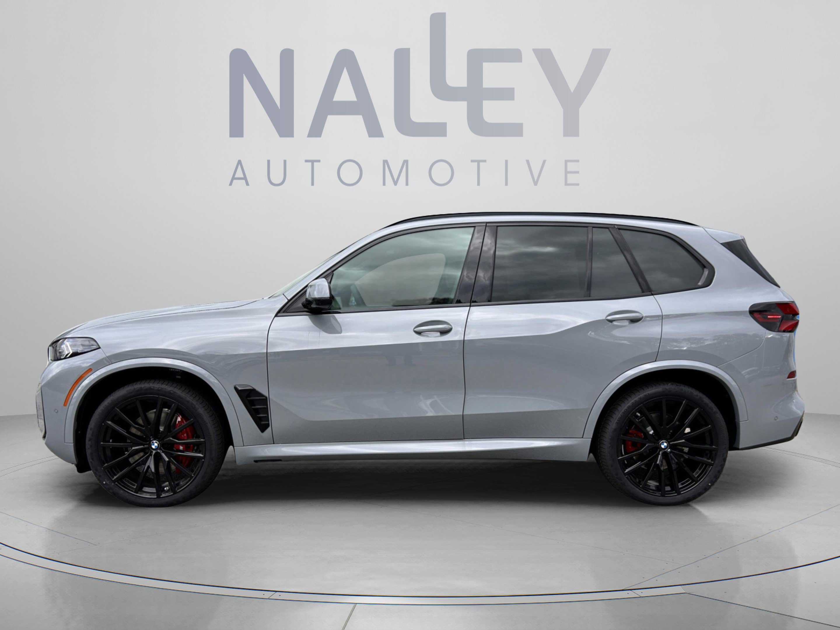 Used 2026 BMW X5 xDrive40i w/ M Sport Package AWD/4WD image 2