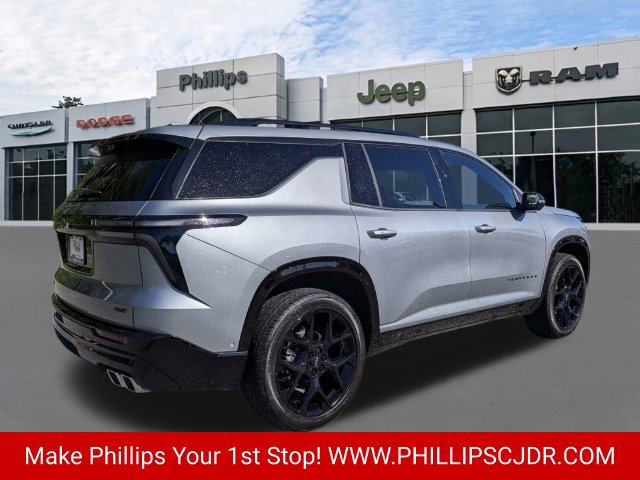 Used 2025 Chevrolet Traverse RS FWD image 3