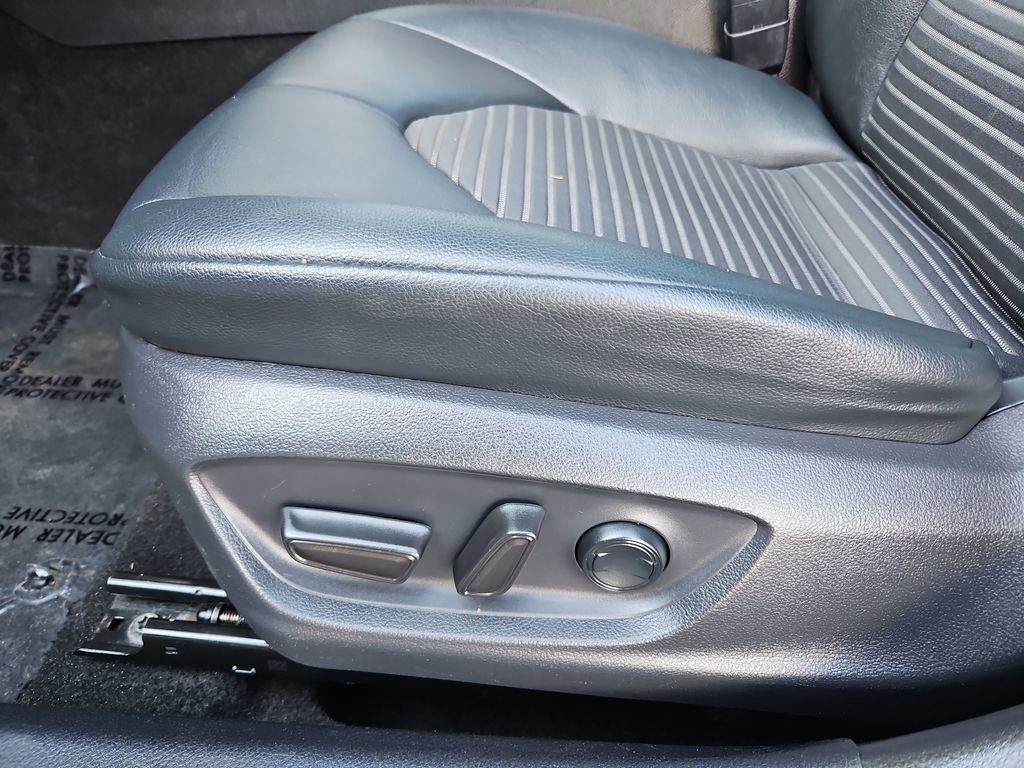 Used 2019 Toyota Camry SE image 22