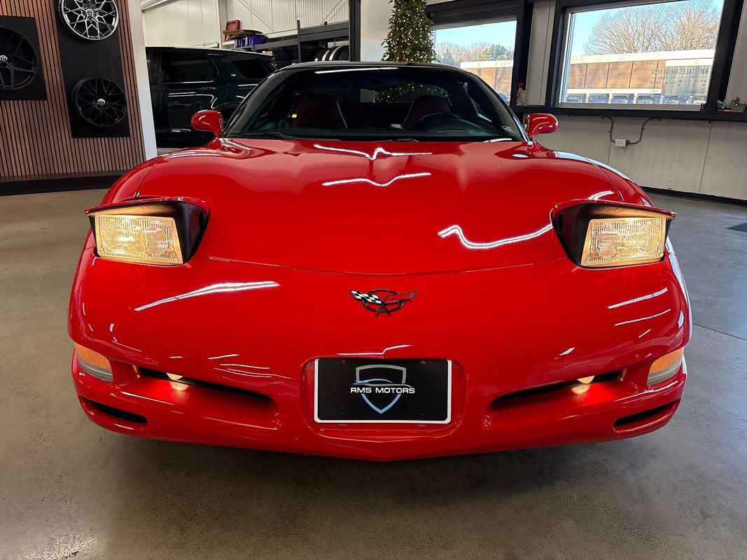 Used 2004 Chevrolet Corvette Coupe w/ Roof Package image 22