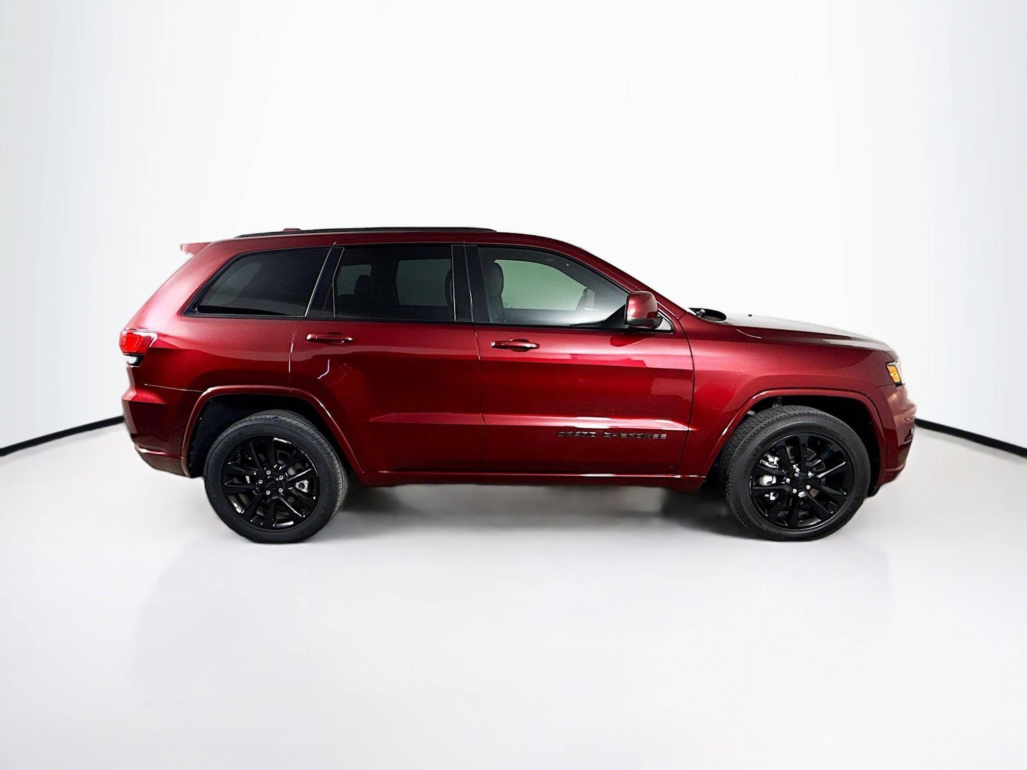 Used 2021 Jeep Grand Cherokee Laredo X image 2
