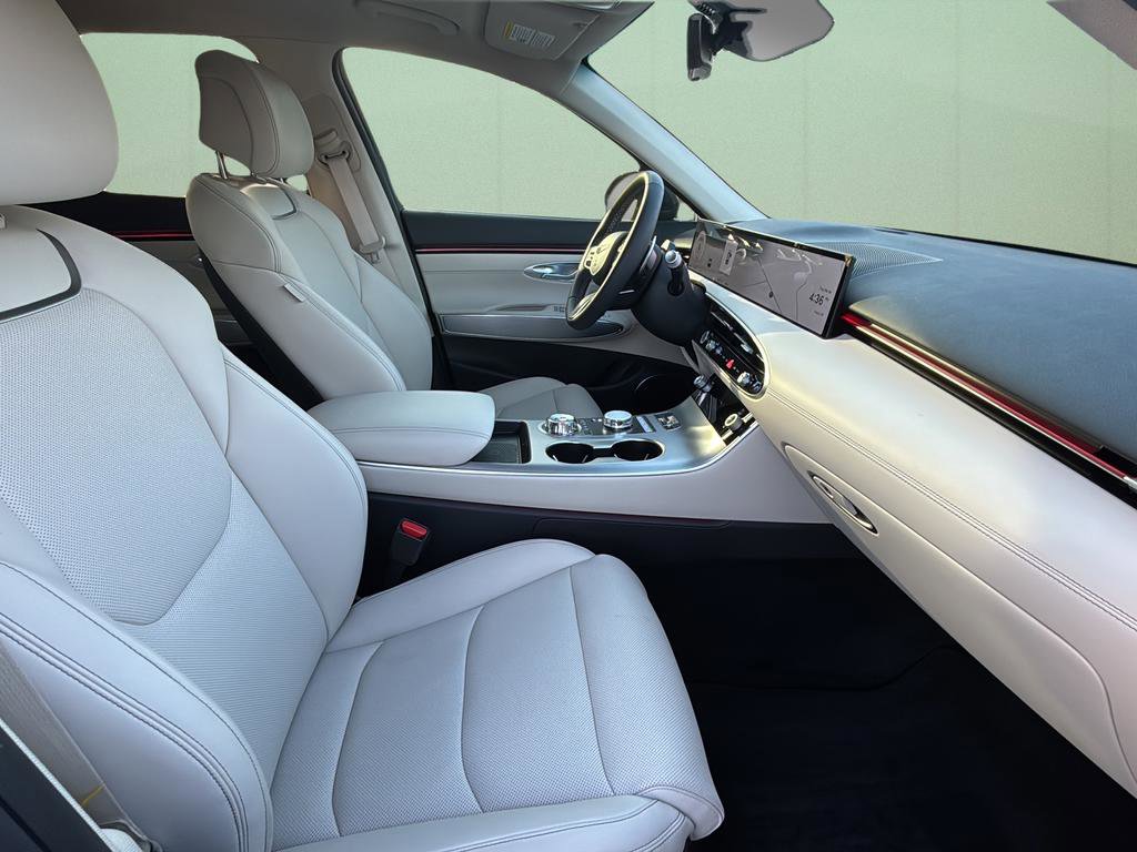 Used 2026 Genesis GV70 2.5T Select image 41