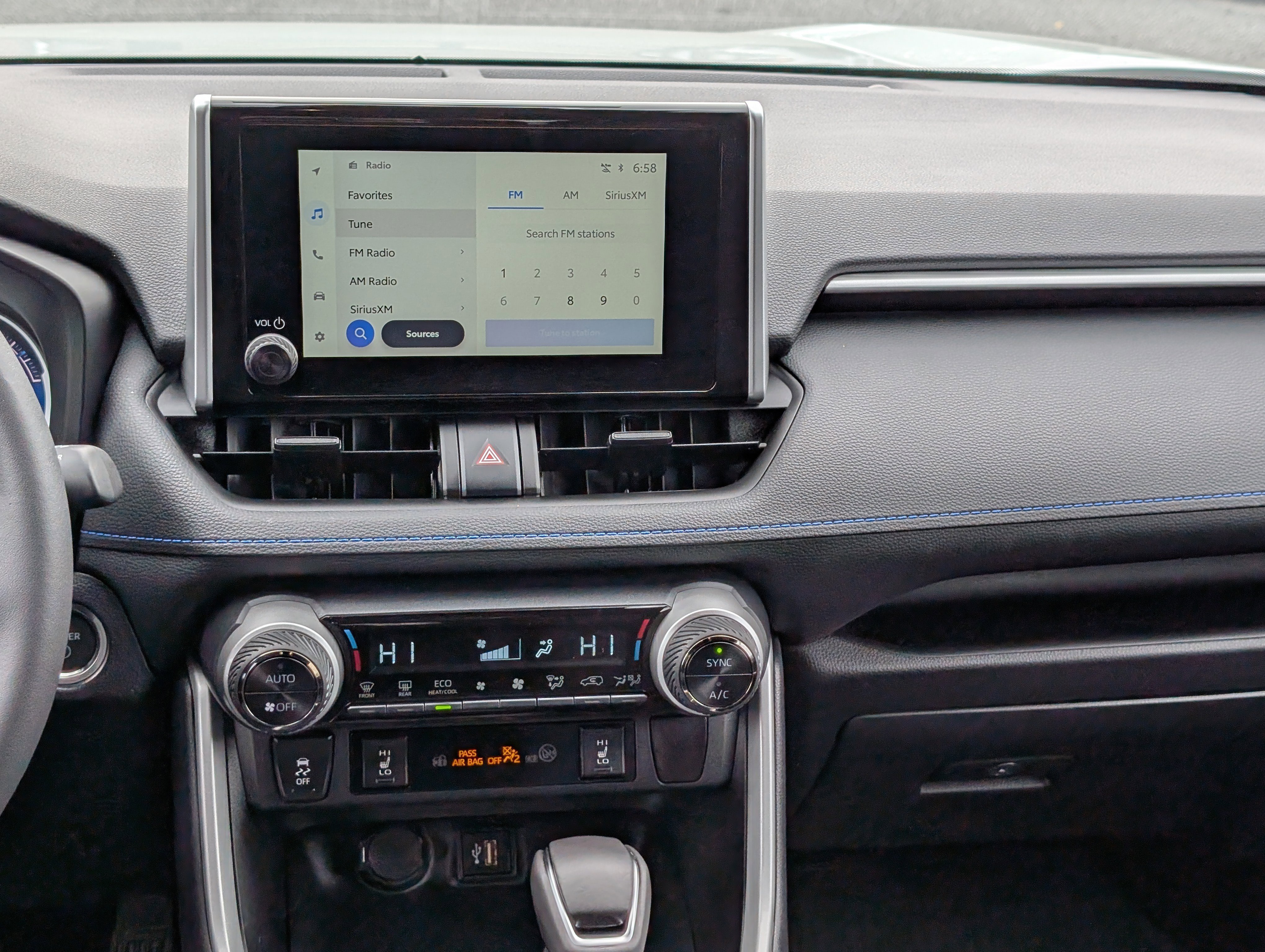 Used 2024 Toyota RAV4 SE w/ Convenience Package image 18