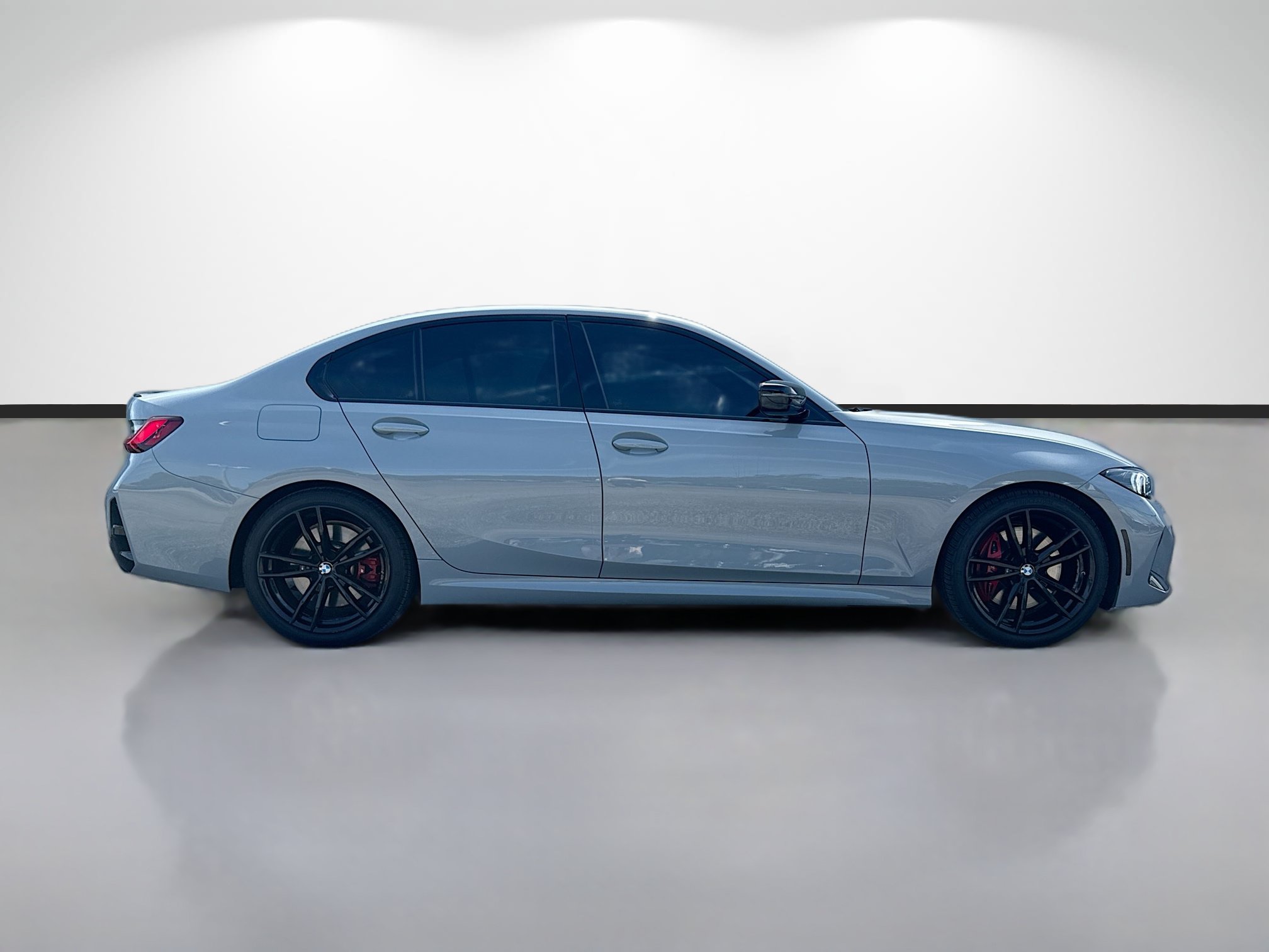 Used 2023 BMW 330i Sedan w/ M Sport Package RWD image 2