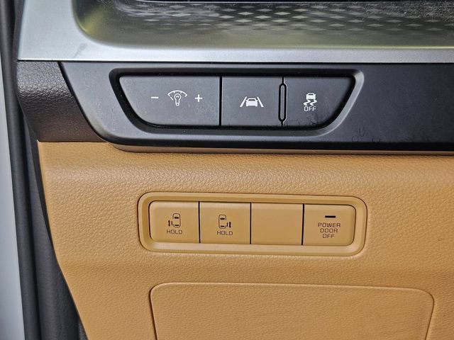 Used 2022 Kia Carnival LX FWD image 16