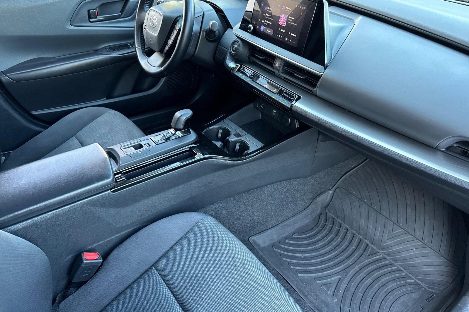 Used 2023 Toyota Prius LE image 31