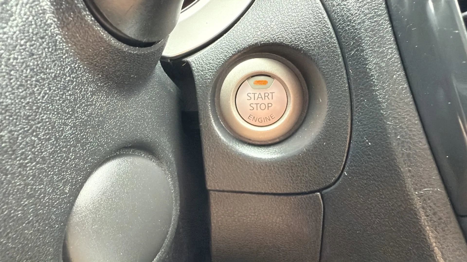 Used 2014 Nissan Juke SV w/ Navigation Package image 31