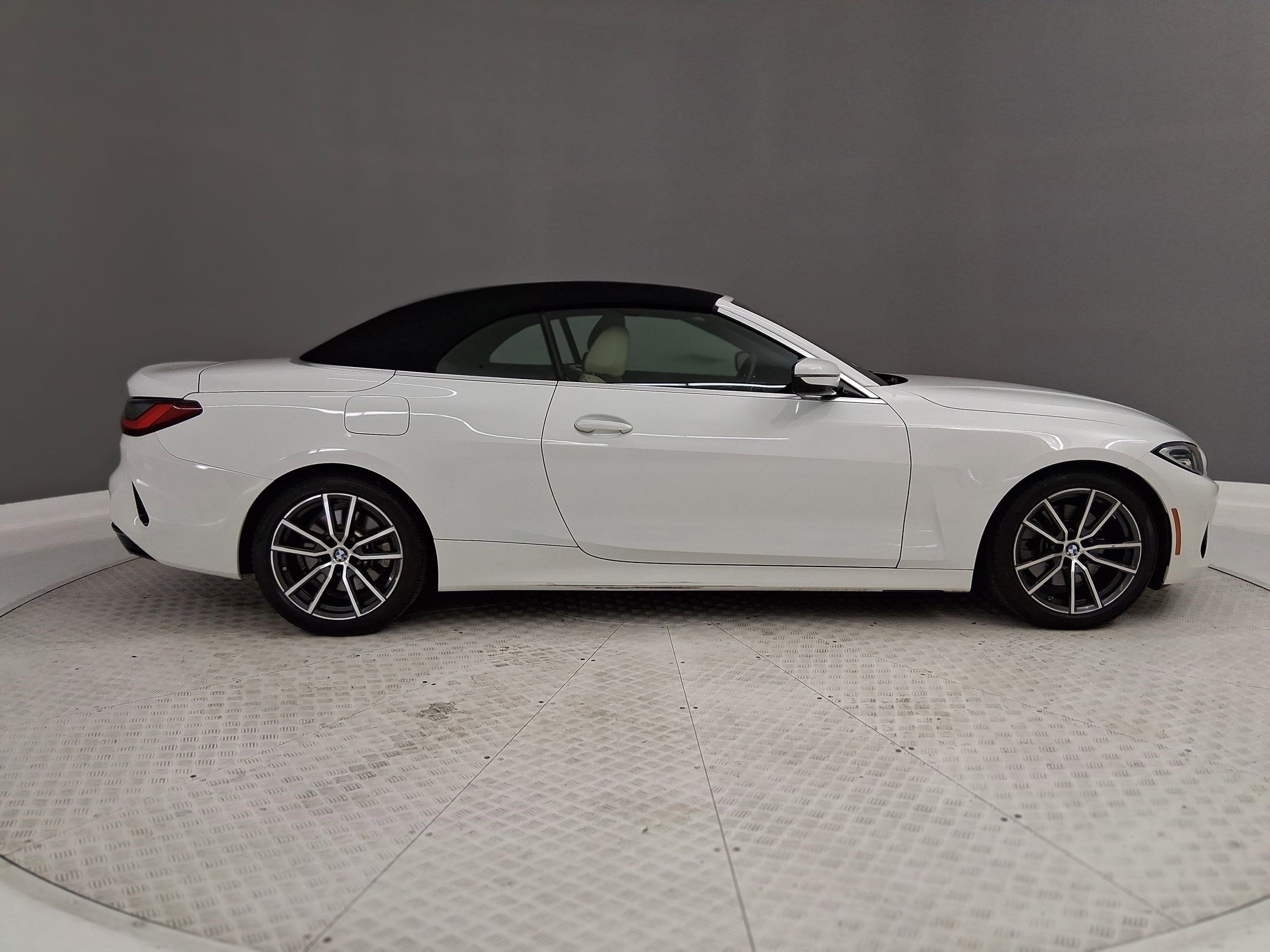 Used 2024 BMW 430i Convertible w/ Convenience Package image 35