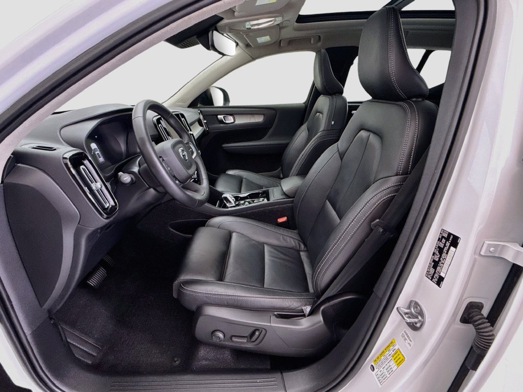 Used 2023 Volvo XC40 B5 Plus w/ Driver Assist Package AWD/4WD image 18