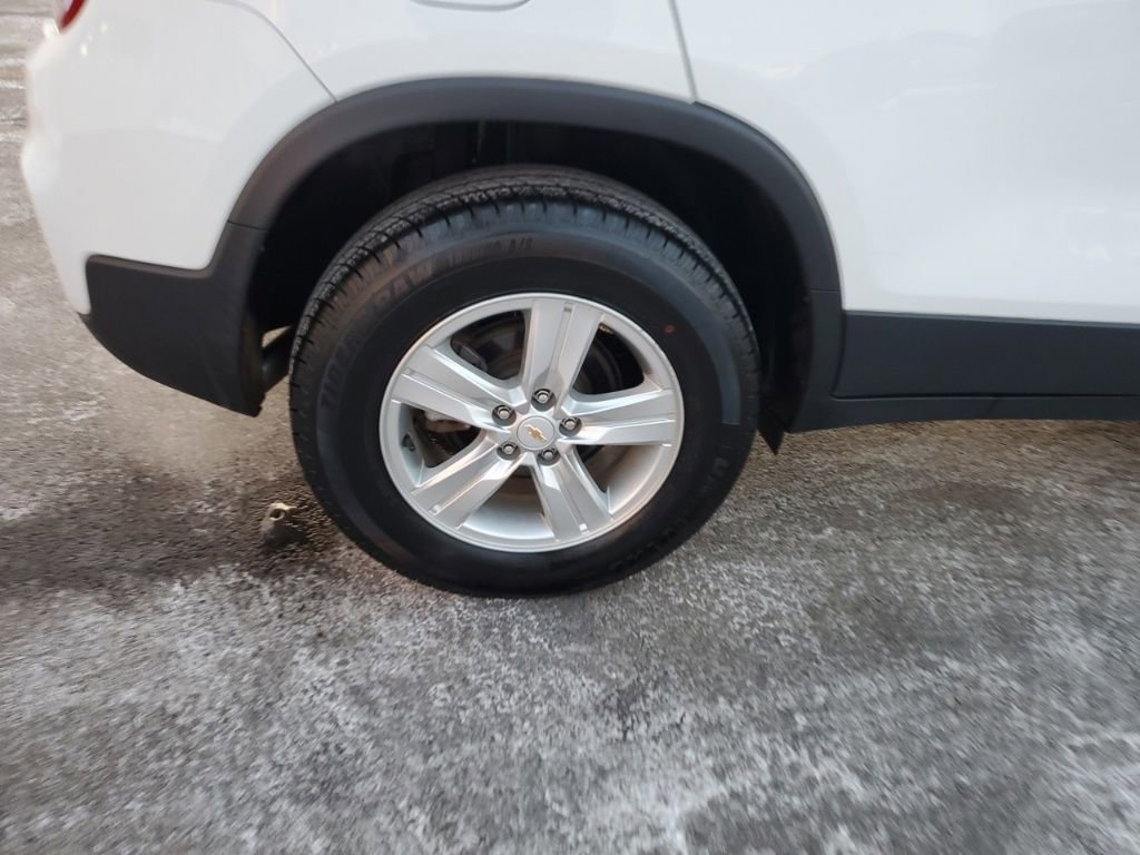 Used 2019 Chevrolet Trax LT w/ LT Convenience Package image 11