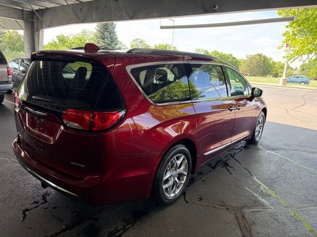 Used 2017 Chrysler Pacifica Limited w/ Advanced Safetytec Group FWD image 10
