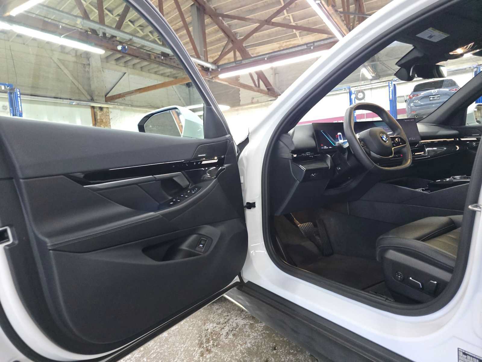 Used 2025 BMW 530i xDrive AWD/4WD image 20