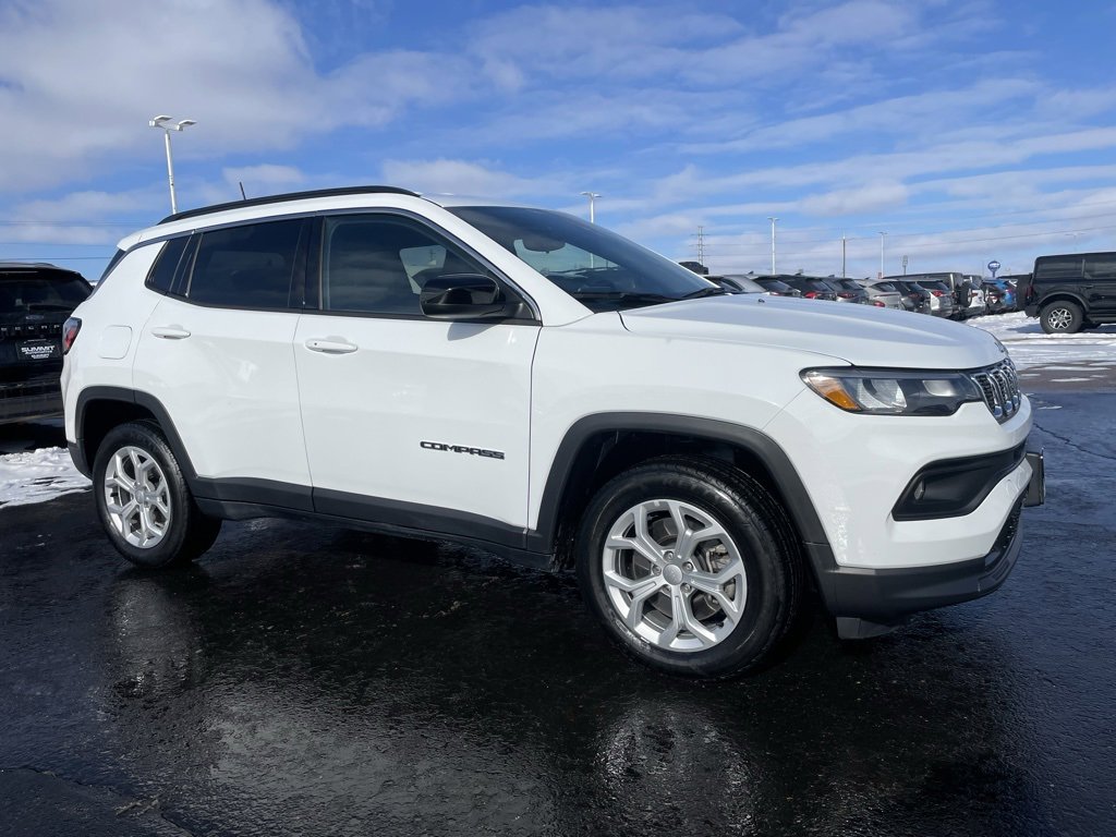 Used 2024 Jeep Compass Latitude image 2