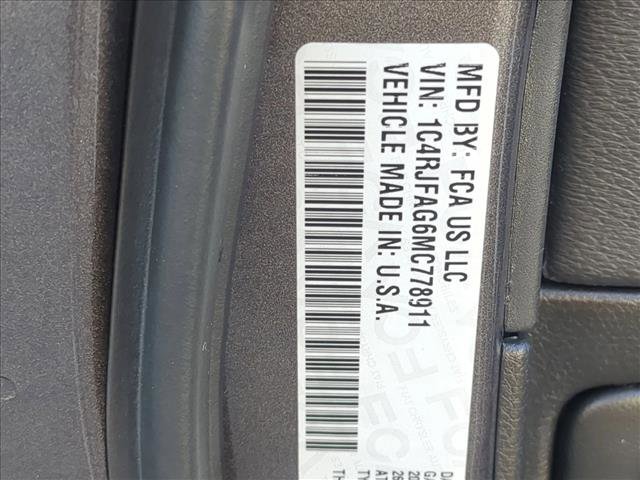 Used 2021 Jeep Grand Cherokee Laredo X image 26