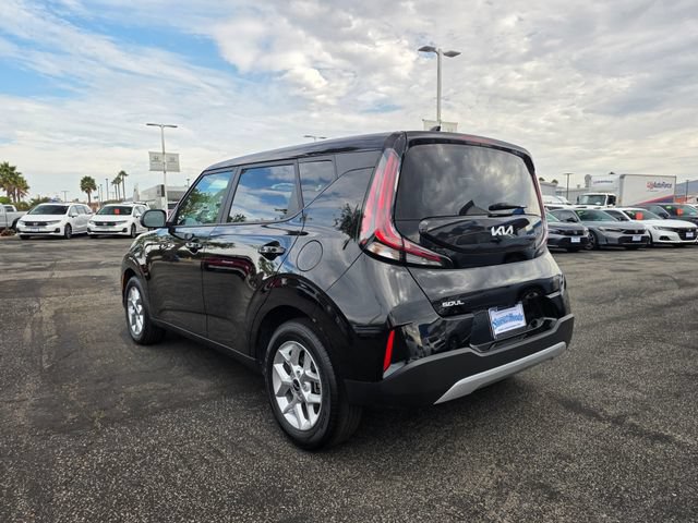 Used 2025 Kia Soul LX w/ LX Technology Package FWD image 10
